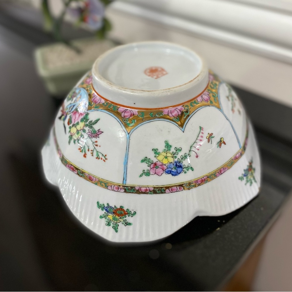 Vintage MACAU Hand-Painted Porcelain Decorative Bowl - Picture 3 of 8